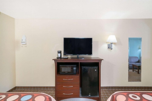 Super 8 by Wyndham North Little Rock/McCain image 8