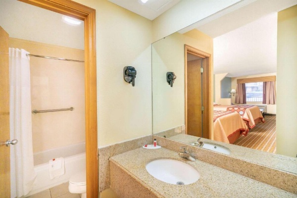 Super 8 by Wyndham North Little Rock/McCain image 9